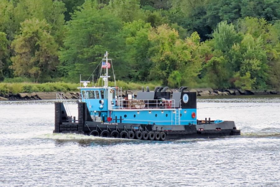 Donjon Marine harbor/pusher tug - J. Arnold Witte